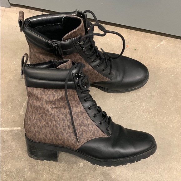 Michael kors monogram Black and Brown Lace-Up Ankle Boots with zipper - Picture 1 of 8
